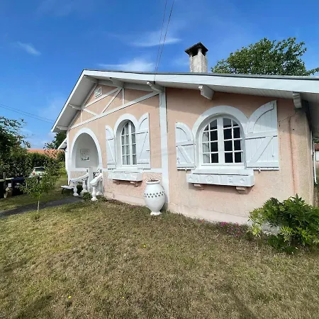 Дом отдыха Bagatelle House