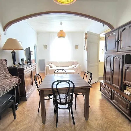 Bagatelle House * Ares