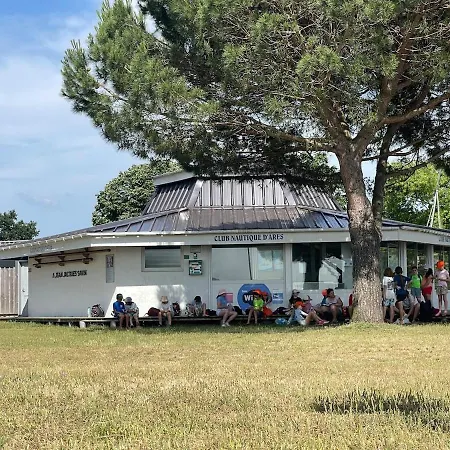 Bagatelle House Арес