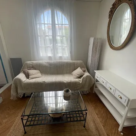 Дом отдыха Bagatelle House