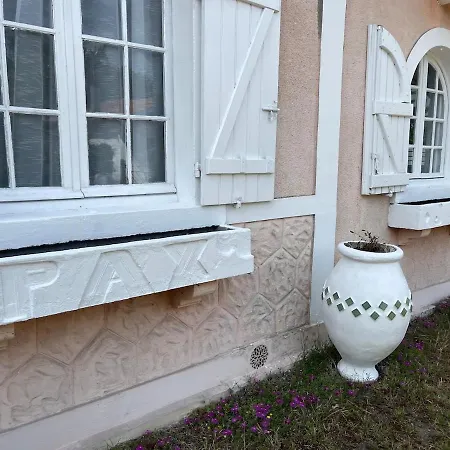 Дом отдыха Bagatelle House *